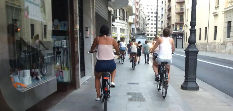 El PP pide que los ciclistas tampoco circulen por las calles peatonales