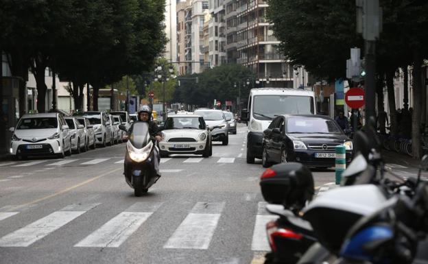 El Ayuntamiento de Valencia saca a votación cerrar Colón al tráfico privado