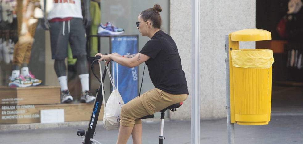 Tráfico prohíbe la circulación de patinetes en calles peatonales mientras que Valencia lo permite