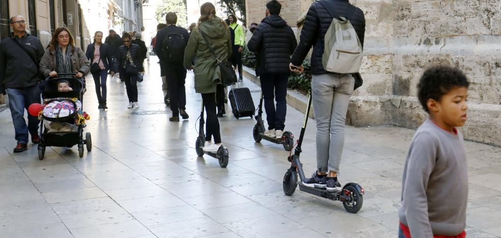 La Policía Local de Valencia aplaza las multas a patinetes eléctricos en zonas peatonales