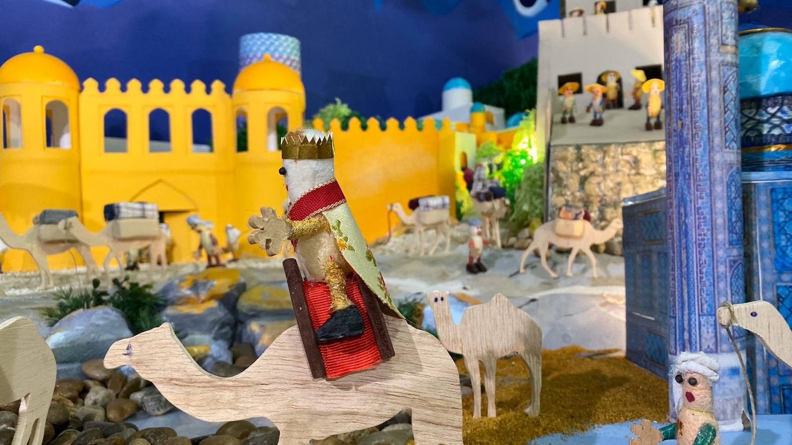 Belenes falleros con mucho reciclaje e imaginación