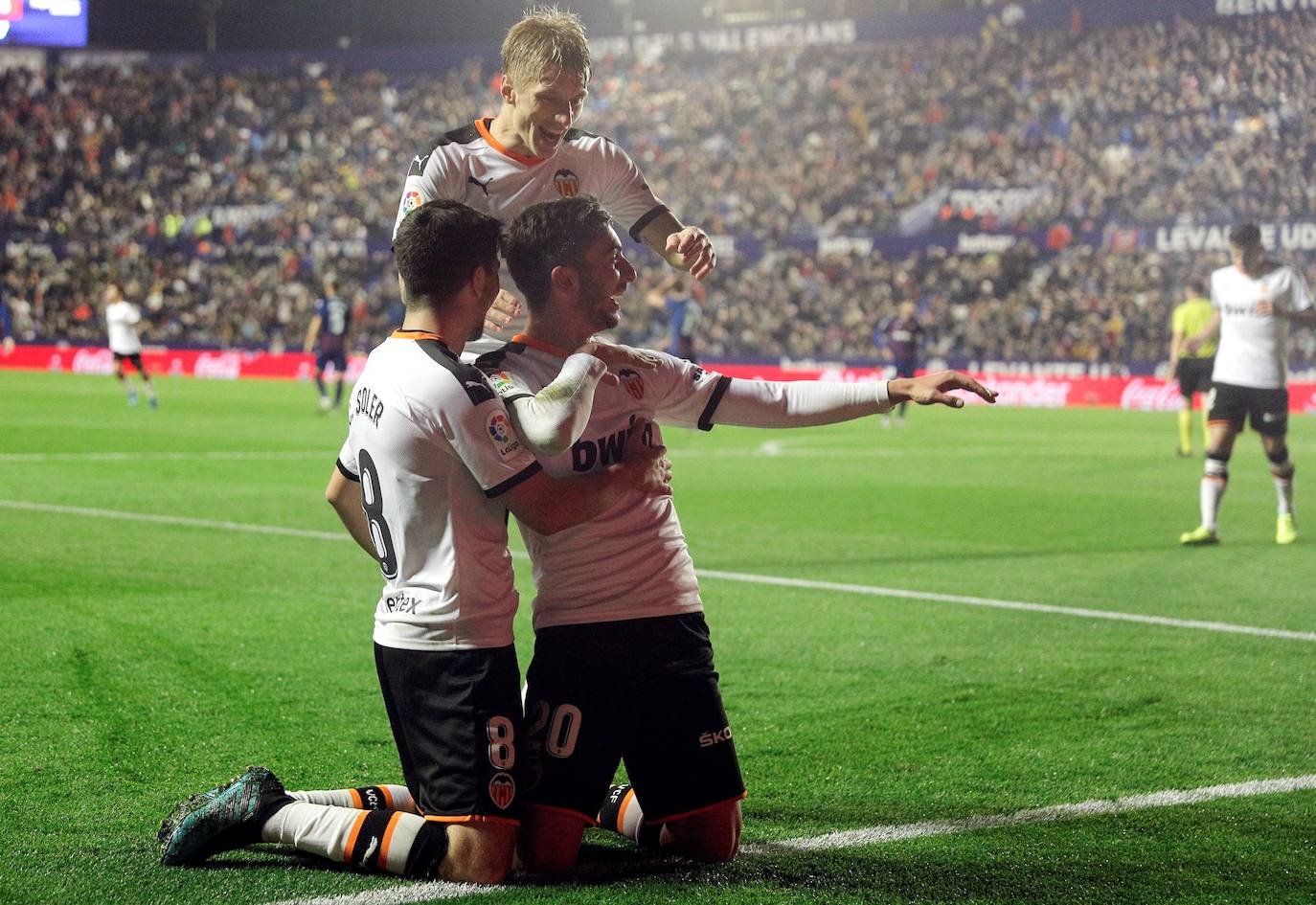 Fotos del derbi entre el Levante y el Valencia