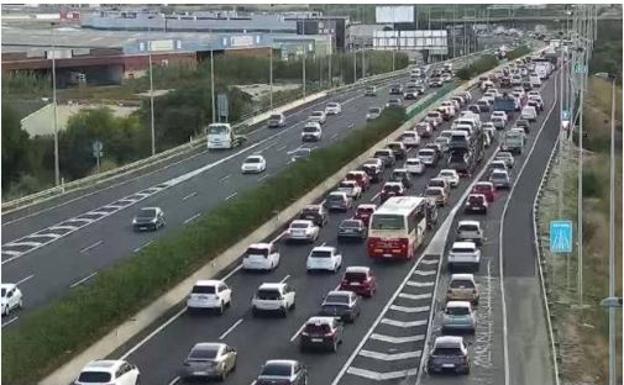 La operación retorno deja más de 23 kilómetros de atascos en las carreteras valencianas