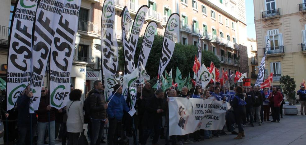 Policías Locales protestan contra la interinidad ante la Generalitat