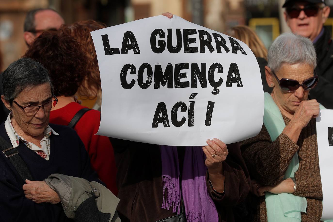 Protestas en el puerto de Sagunto por la llegada del carguero 'Bahri Abha' con material bélico comprado por Arabia Saudí