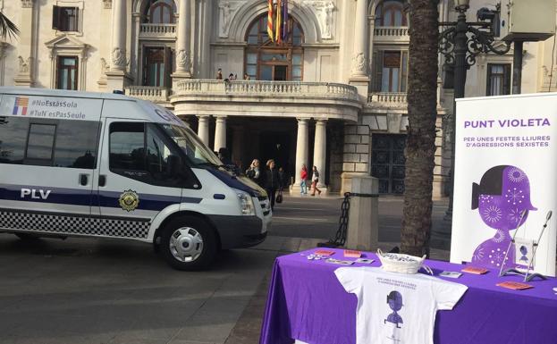 Taxistas, hosteleros y el sector del ocio firman un acuerdo con la Policía Local de Valencia para colaborar en casos de abusos sexuales en Nochevieja