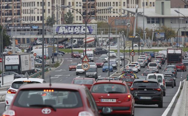 El tráfico sube 26.000 coches al día en los accesos de Valencia en un año