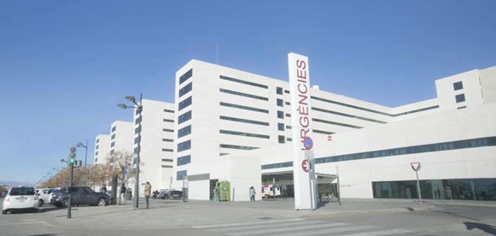 Muere un joven abandonado a las puertas del hospital La Fe con herida de bala