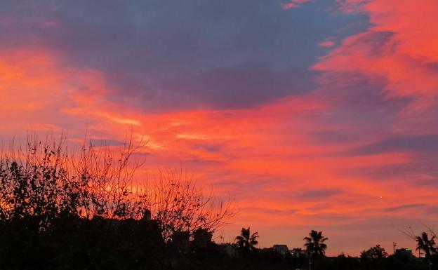 Qué es arrebol, el fenómeno que se ha podido ver en el cielo de Valencia