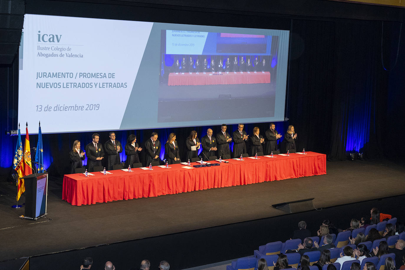 Los nuevos letrados del Colegio de Abogados de Valencia juran la Constitución