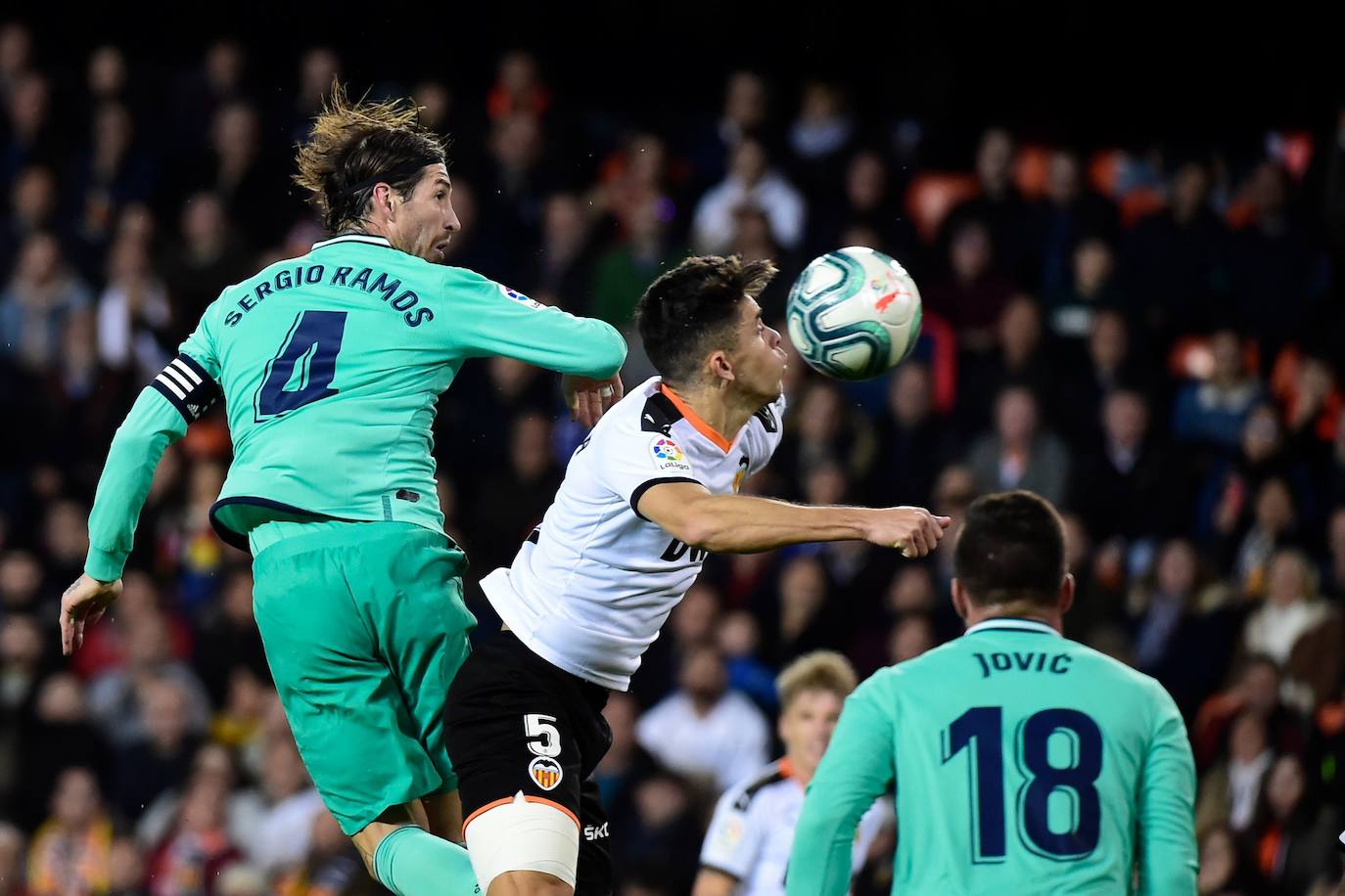 Fotos del partido entre el Valencia CF y el Real Madrid