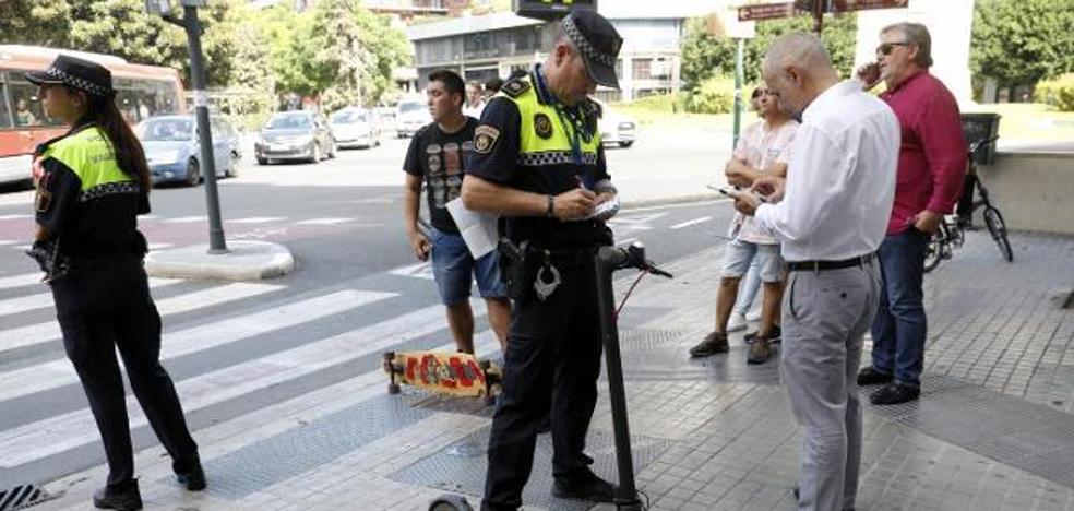 La policía insta a modificar la norma de patinetes mientras Grezzi se opone