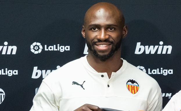 Mangala: «La Champions es muy complicada, pero antes de la Atalanta tenemos muchos partidos»