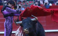 Roca Rey, durante una faena en la Feria de Fallas de Valencia 2019./Txema Rodríguez