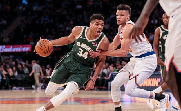 Antetokounmpo guía a Bucks en la NBA con triple-doble