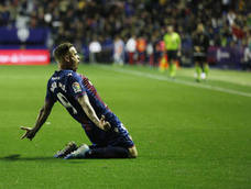 El Pistolero dispara a la historia