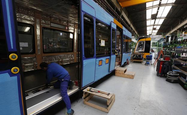 Stadler recibe 1,5 millones del Consell y creará 400 puestos de trabajo en Albuixech