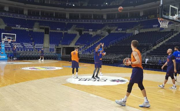 La policía turca auxilia al Valencia Basket