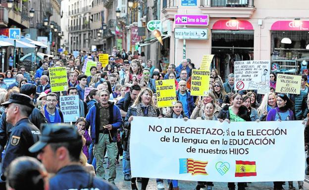 Las protestas contra el retroceso del castellano llegan ya a seis municipios valencianos