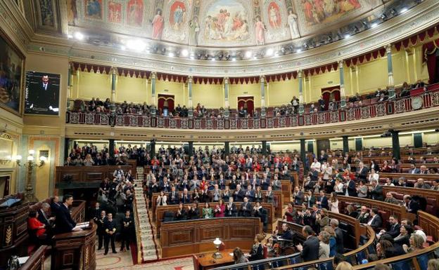 Podemos recibe en pie al candidato