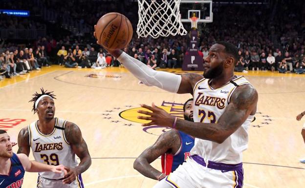 LeBron firma su noveno triple-doble de la temporada