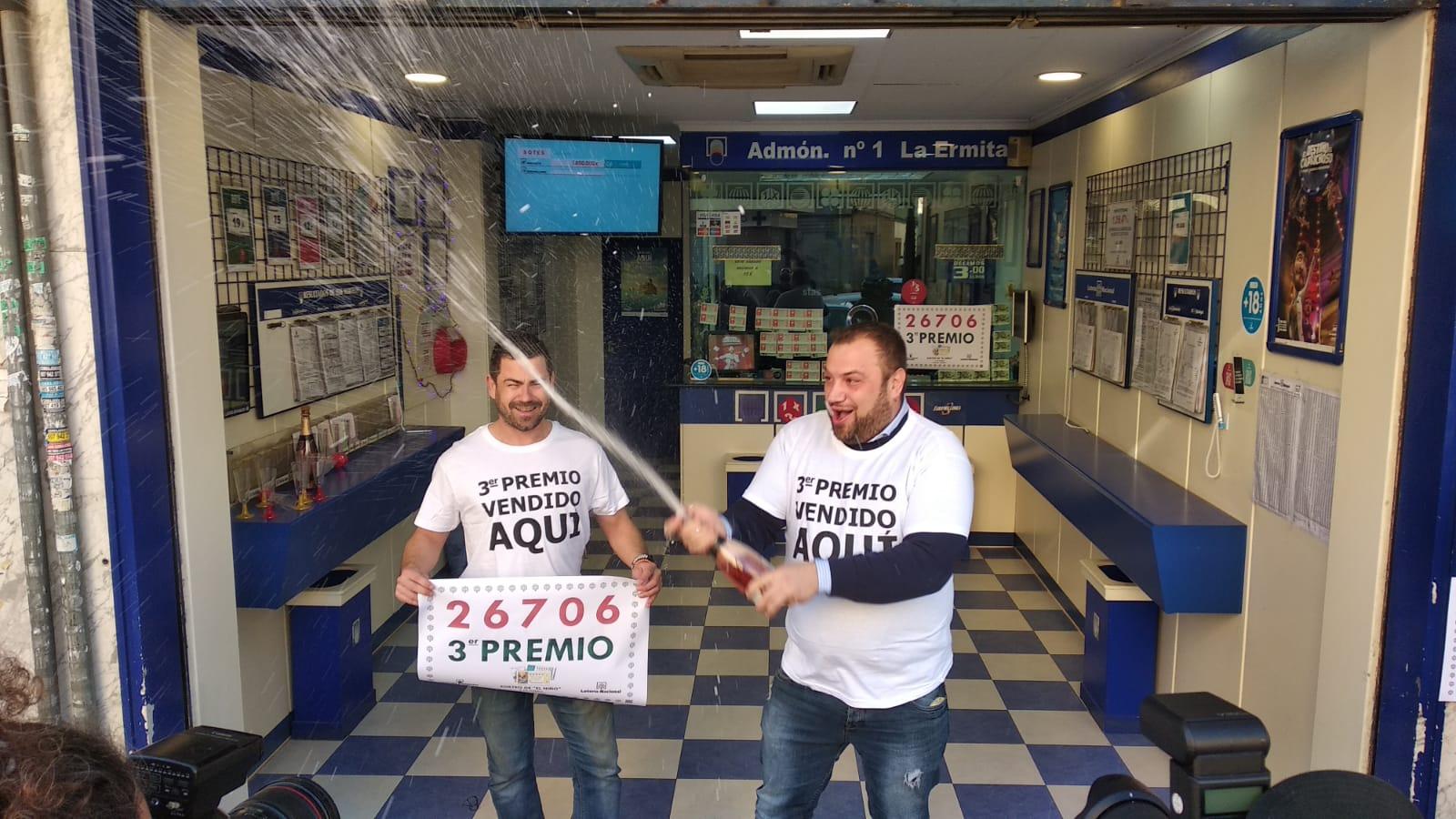 La lotería del Niño reparte alegría entre la Comunitat y en toda España