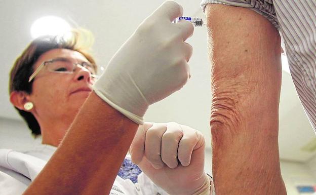 Valencia cae en vacunas y ambulancias