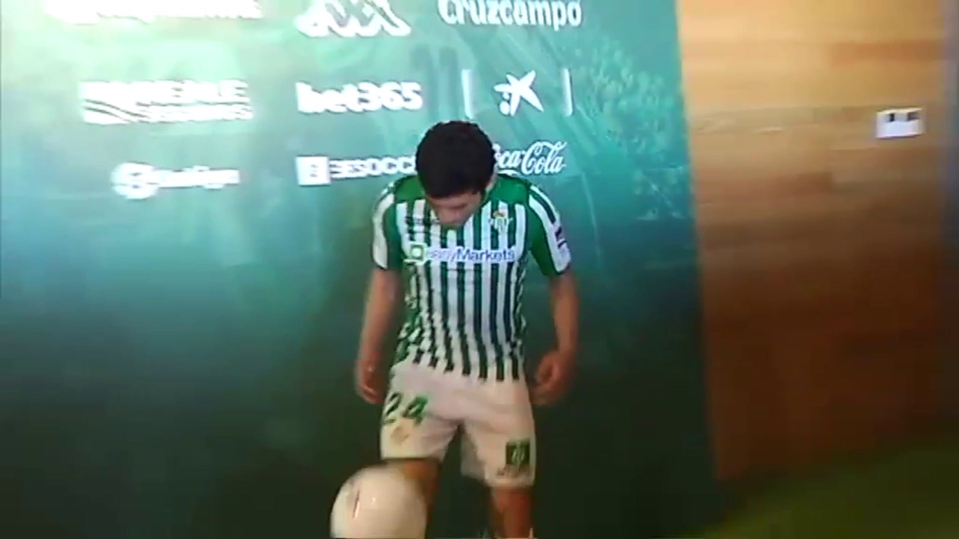 Aleñá explica su salida del Barça al Betis: "Estuve muchos partidos sin convocar"