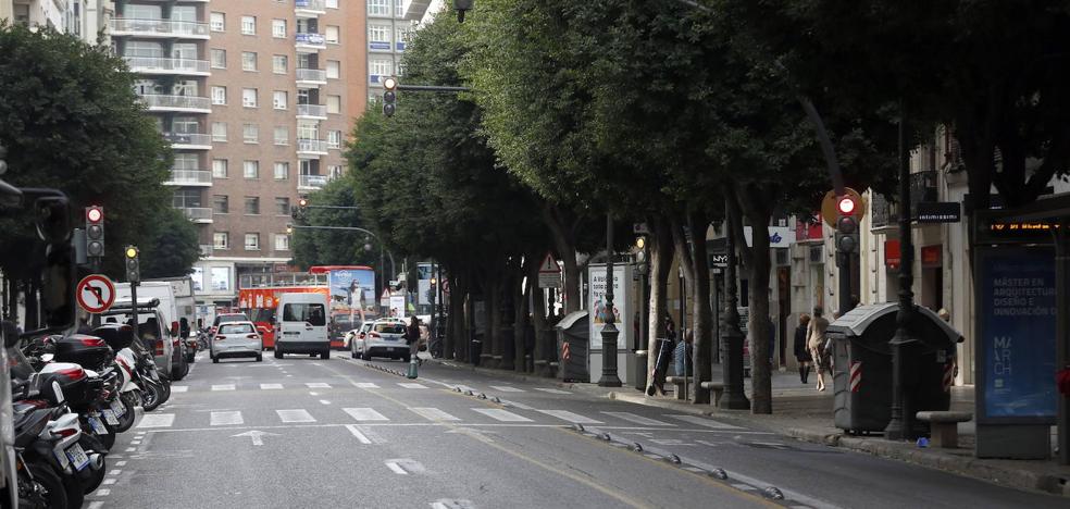 El Ayuntamiento estudiará el cierre al tráfico de la calle Colón