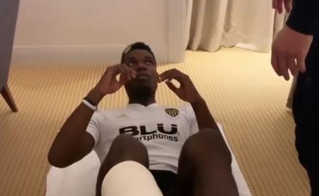 Pogba se pone la camiseta del Valencia