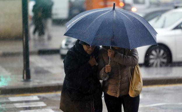 Cielos nubosos con lluvias en el litoral sur de Valencia y en el norte de Alicante