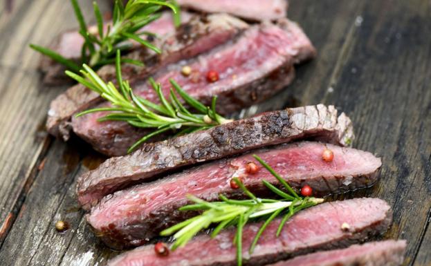 Salvan por teléfono la vida a un hombre que se asfixiaba con un trozo de carne en Torrent