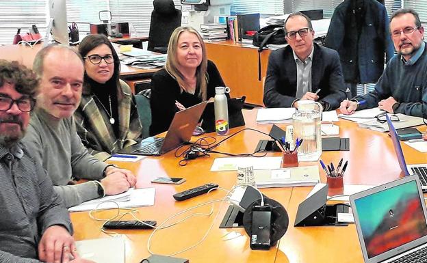 À Punt dilata sus oposiciones