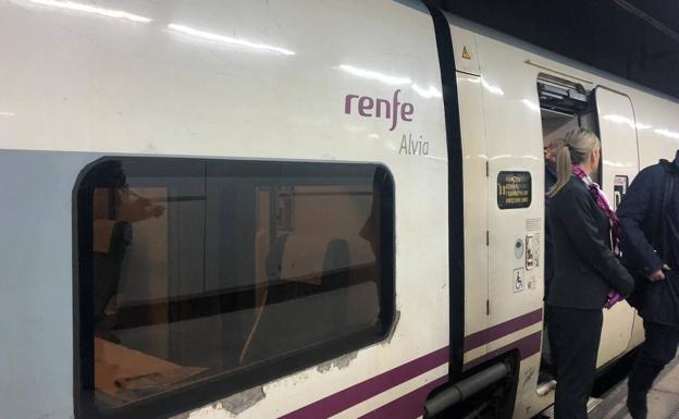 El primer tren llega con retraso