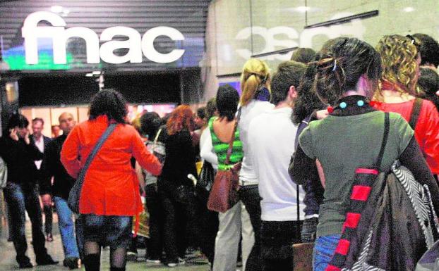 UGT vuelve a denunciar a Fnac por abrir en festivo mientras las grandes superficies cierran