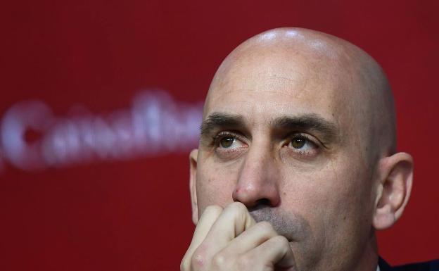El juez abre juicio a Rubiales por las lesiones a la arquitecta de su piso