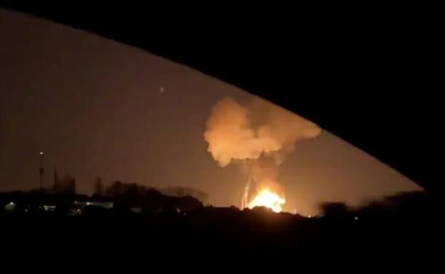 Detenidos dos Talgos entre Valencia y Barcelona por la explosión en la planta petroquímica