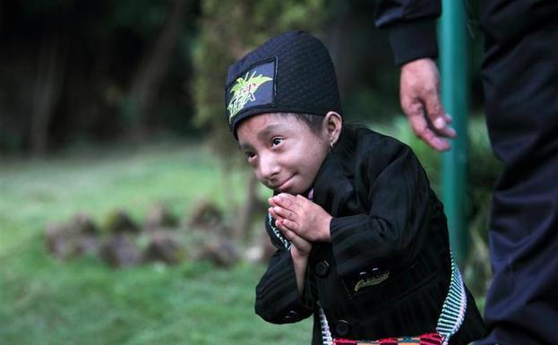 Muere el hombre más bajito del mundo