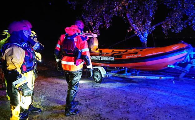 Rescatado un cazador atrapado en el lago de la Albufera por el temporal