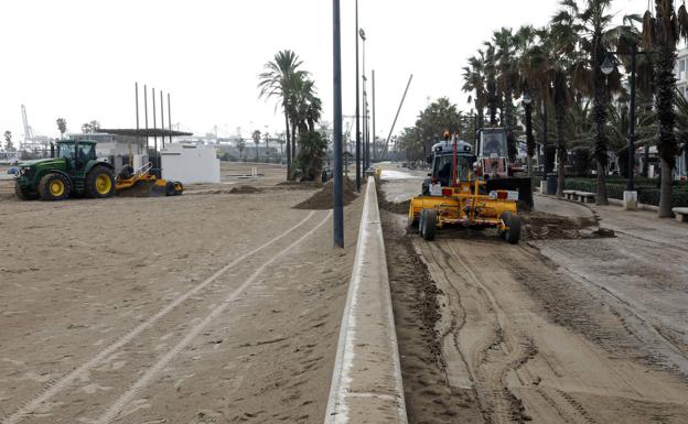 Ribó plantea un cordón dunar en la Malvarrosa para proteger el paseo marítimo