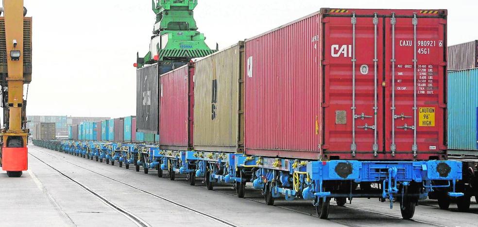 La línea a Zaragoza recupera el tráfico de mercancías y suma ya 36 trenes semanales