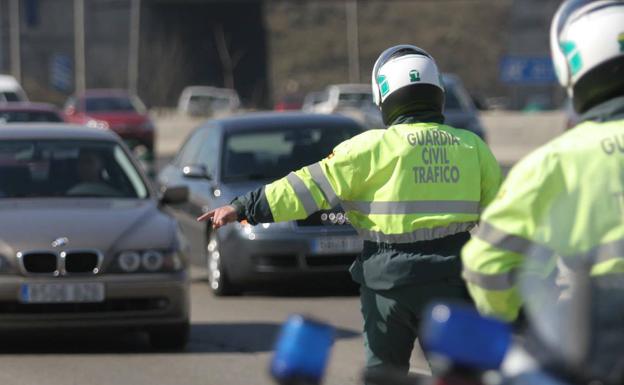 La DGT lanza el carné de conducir digital: así podrás instalarlo en el móvil