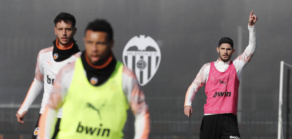 Guedes regresa al grupo