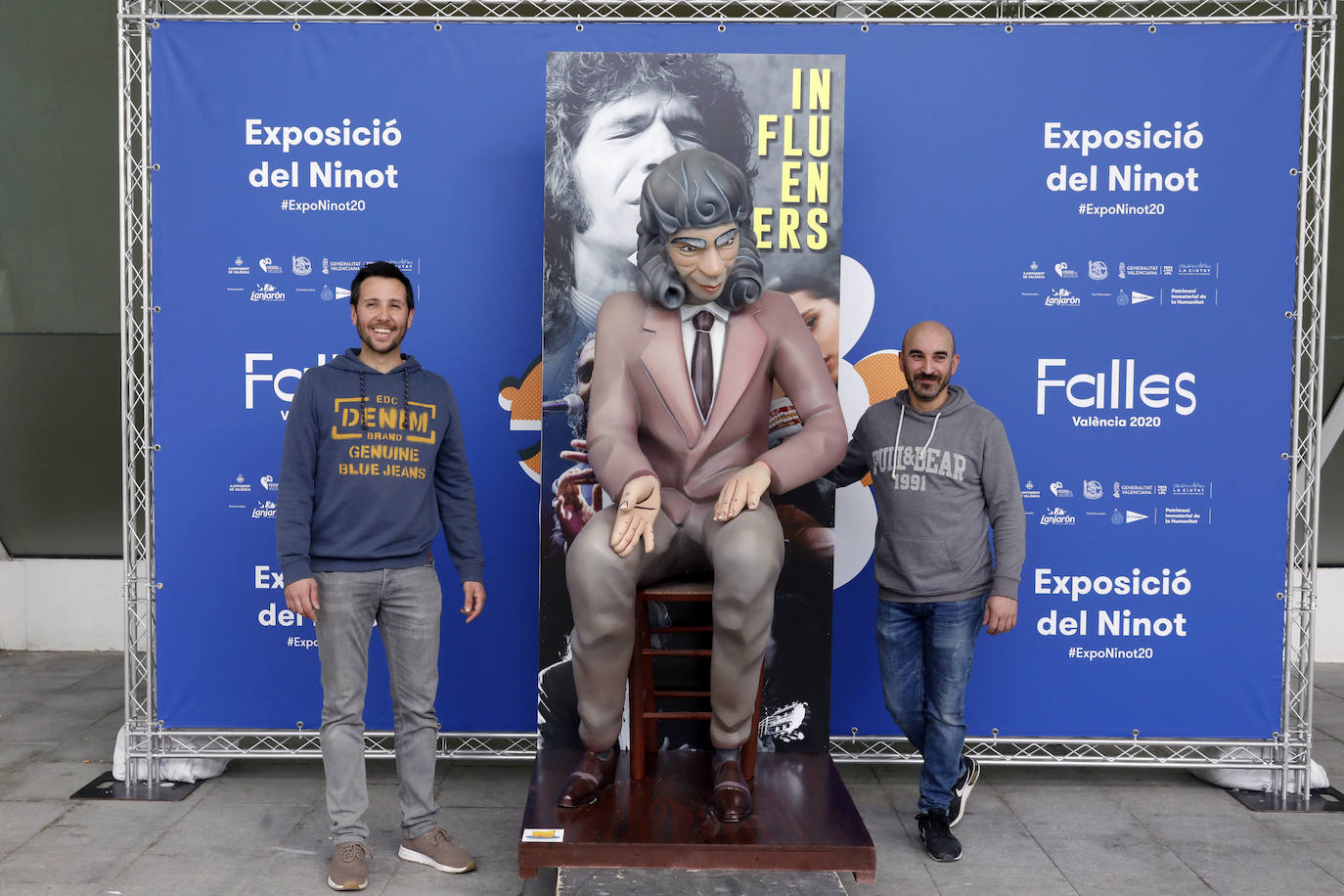 Los ninots llegan a la exposición en busca del indulto