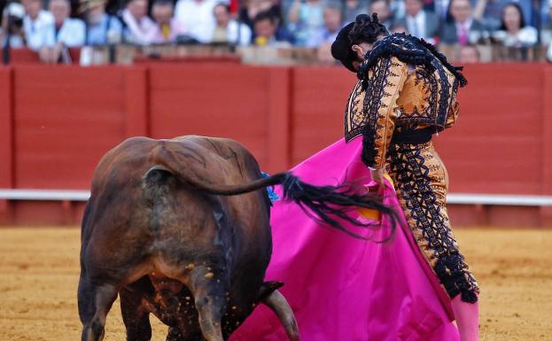 Las Fallas cambian de estilo y desnudan el día grande