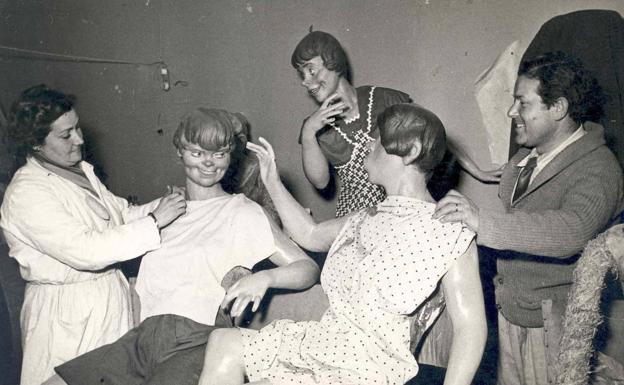 Una donación con más de 600 fotos y 200 insignias de falla