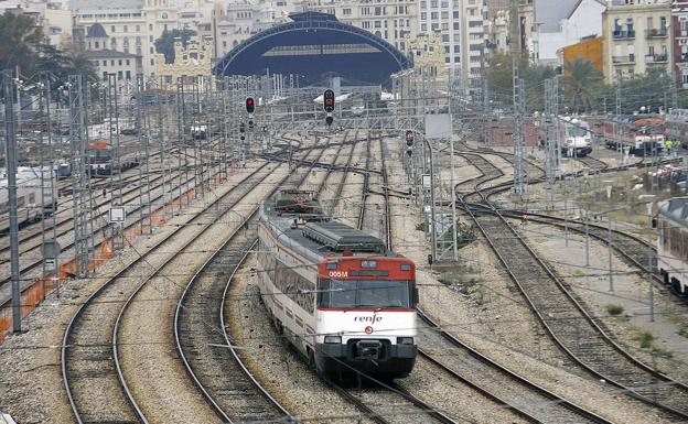 Los viajeros de Cercanías sufren veinte cancelaciones al día en Valencia por falta de personal