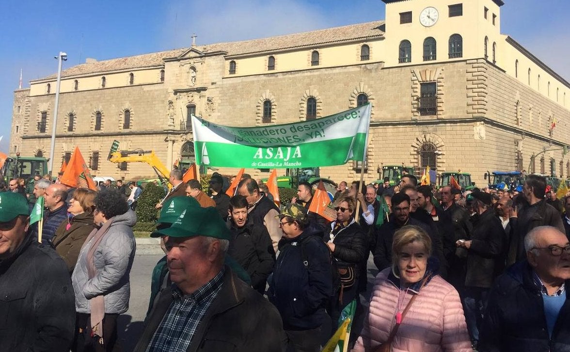 Cerca de 5.000 agricultores toman Toledo para reclamar ayudas al campo