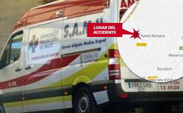 Un trabajador se cae sobre unos hierros que al derrumbarse hieren a otro en el hombro