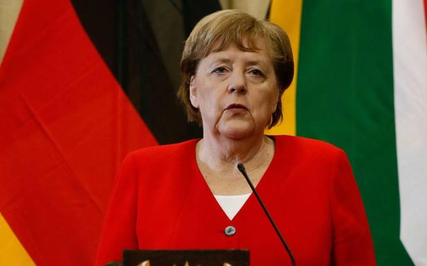 Merkel prohíbe gobernar con los ultras